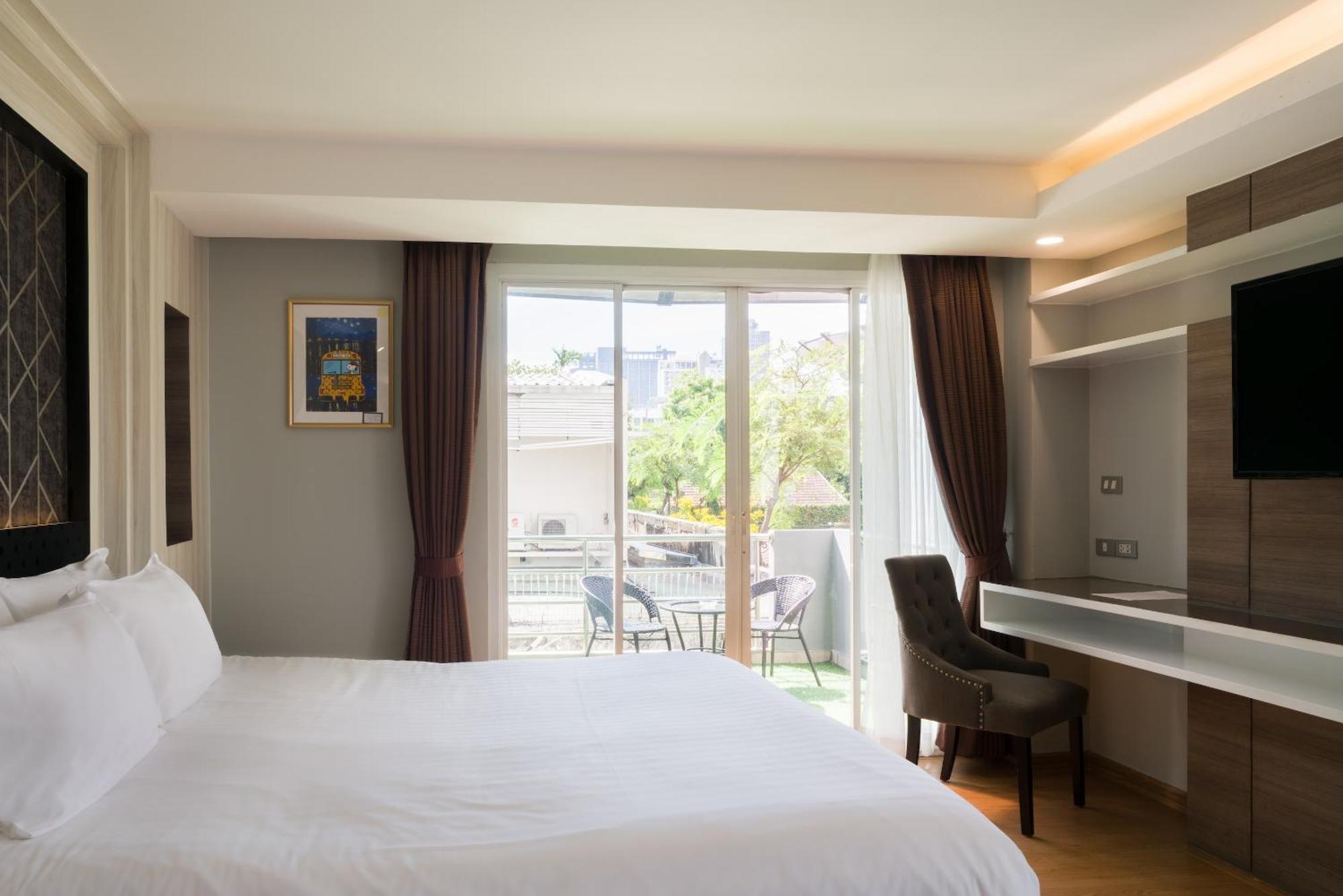 Aspira Suites Sukhumvit 20 Bangkok Exterior photo