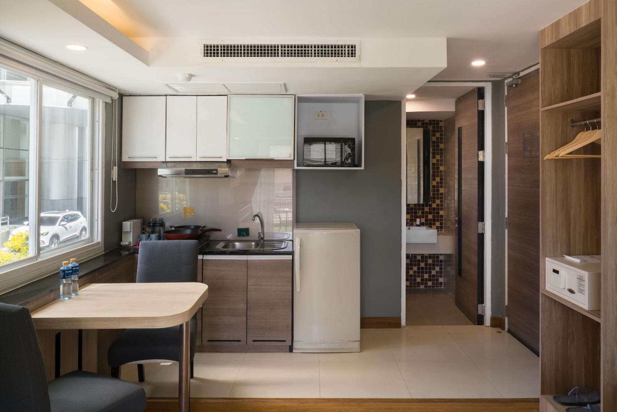 Aspira Suites Sukhumvit 20 Bangkok Exterior photo