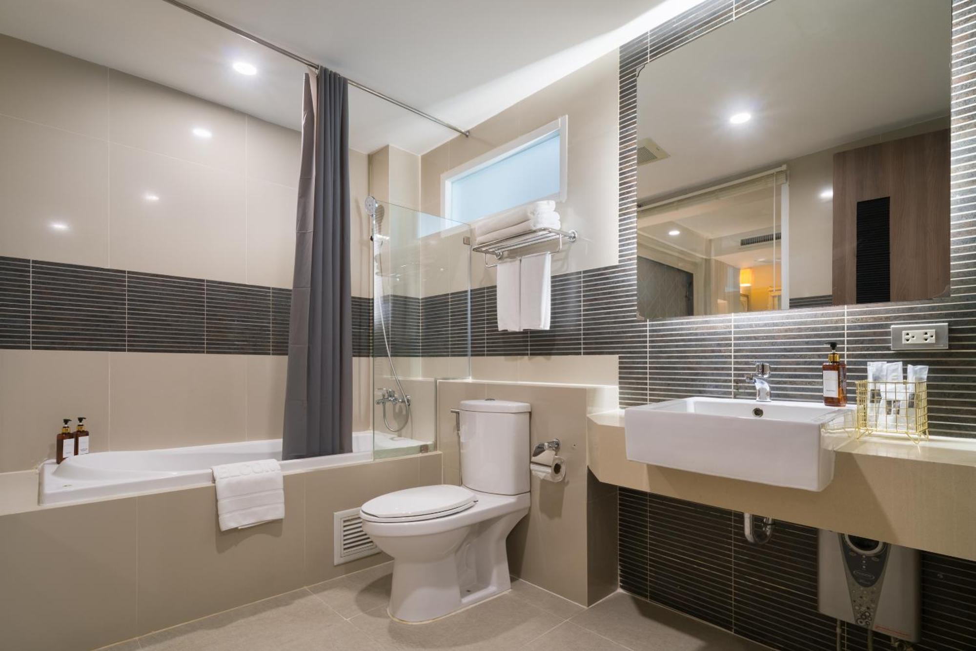 Aspira Suites Sukhumvit 20 Bangkok Exterior photo